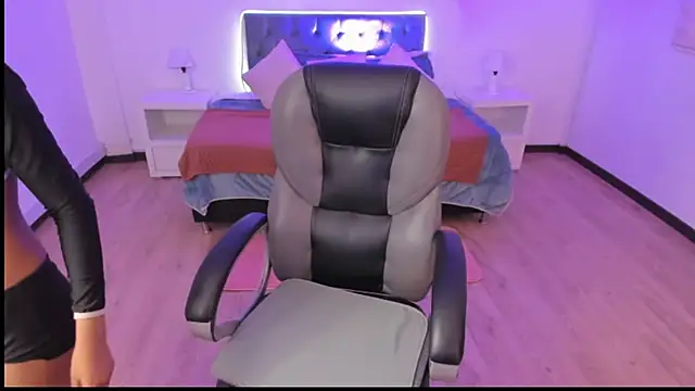 Sofia collen  online show from December 4, 8:50 pm