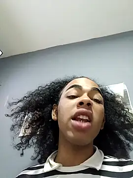 Snapshot of whitneytt chatting on November 12, 8:15 am whitneytt online show from November 12, 8:15 am