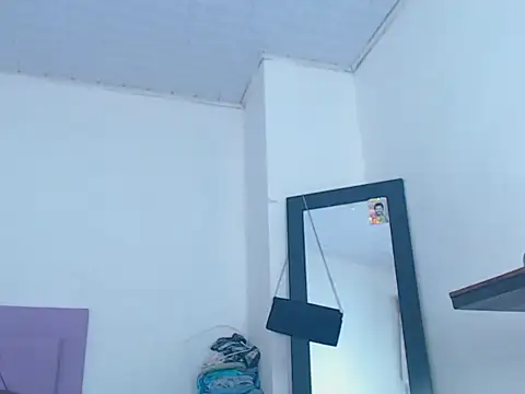 Snapshot of whitneytt chatting on November 18, 1:11 am whitneytt online show from November 18, 1:11 am