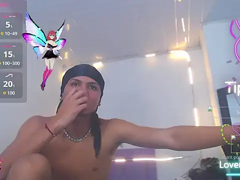 Snapshot of whitneytt chatting on December 3, 7:05 am whitneytt online show from December 3, 7:05 am