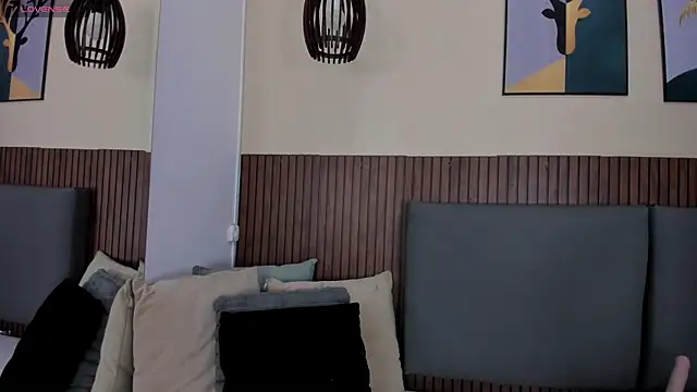 EmillyHarper  online show from November 11, 4:01 am