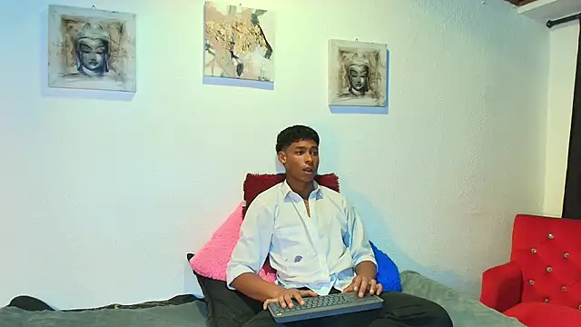 Snapshot of CoffeNaughty_nom chatting on September 17, 4:36 am CoffeNaughty nom online show from September 17, 4:36 am