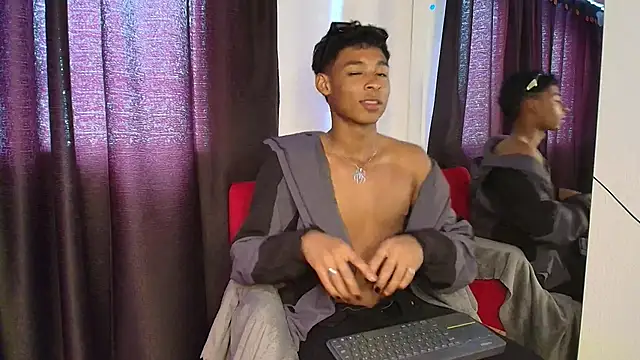 Snapshot of CoffeNaughty_nom chatting on September 21, 1:57 pm CoffeNaughty nom online show from September 21, 1:57 pm