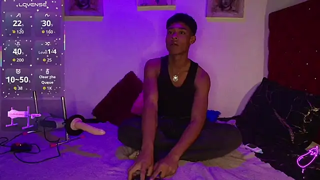 Snapshot of CoffeNaughty_nom chatting on September 27, 3:33 am CoffeNaughty nom online show from September 27, 3:33 am