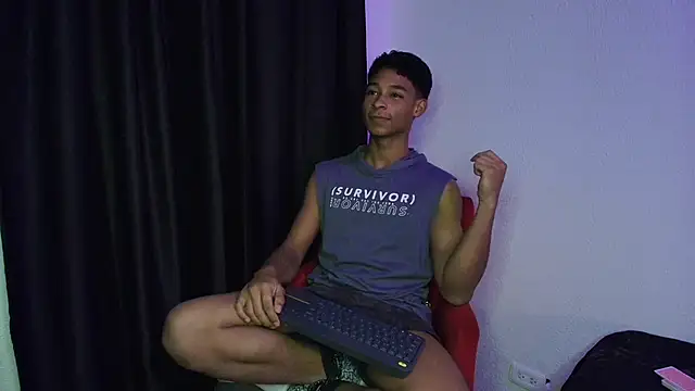 Snapshot of CoffeNaughty_nom chatting on September 30, 3:33 am CoffeNaughty nom online show from September 30, 3:33 am