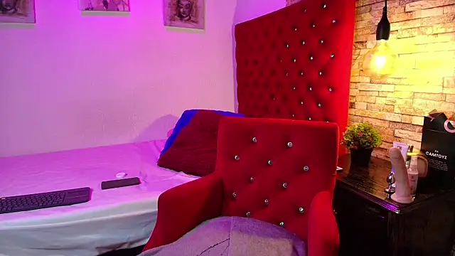 Snapshot of CoffeNaughty_nom chatting on October 3, 3:25 am CoffeNaughty nom online show from October 3, 3:25 am