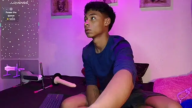 Snapshot of CoffeNaughty_nom chatting on October 4, 3:37 am CoffeNaughty nom online show from October 4, 3:37 am