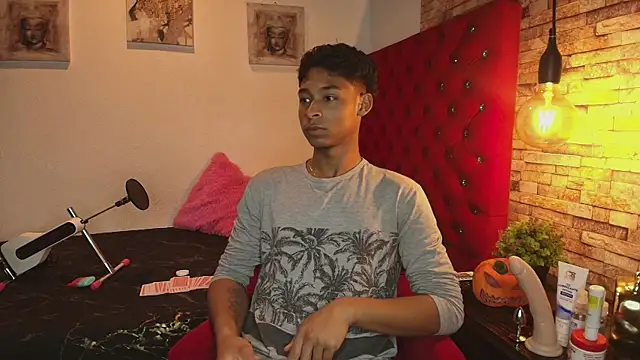 Snapshot of CoffeNaughty_nom chatting on October 15, 3:28 am CoffeNaughty nom online show from October 15, 3:28 am