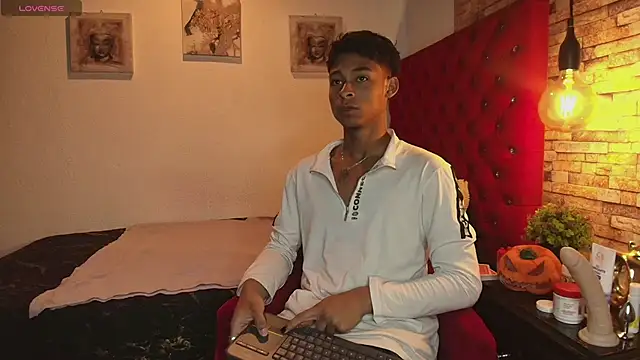 Snapshot of CoffeNaughty_nom chatting on October 16, 3:18 am CoffeNaughty nom online show from October 16, 3:18 am