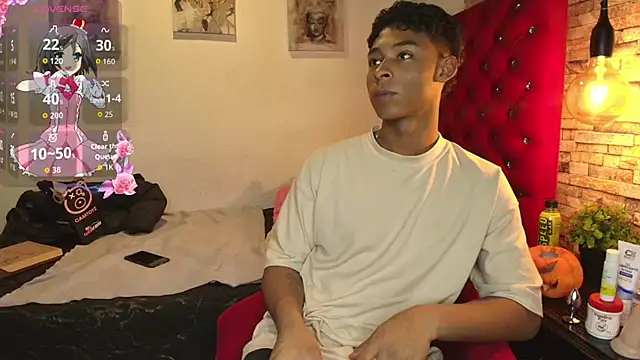 Snapshot of CoffeNaughty_nom chatting on October 17, 3:31 am CoffeNaughty nom online show from October 17, 3:31 am