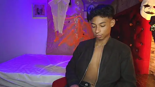 Snapshot of CoffeNaughty_nom chatting on October 24, 4:09 am CoffeNaughty nom online show from October 24, 4:09 am