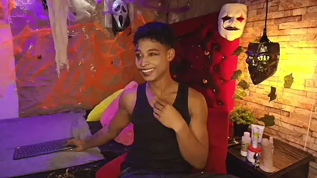 Snapshot of CoffeNaughty_nom chatting on October 30, 5:20 am CoffeNaughty nom online show from October 30, 5:20 am