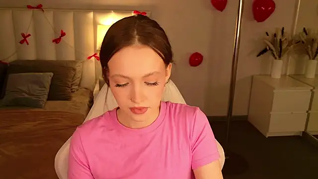 Snapshot of SallyPinkman chatting on February 13, 9:05 am SallyPinkman online show from February 13, 9:05 am