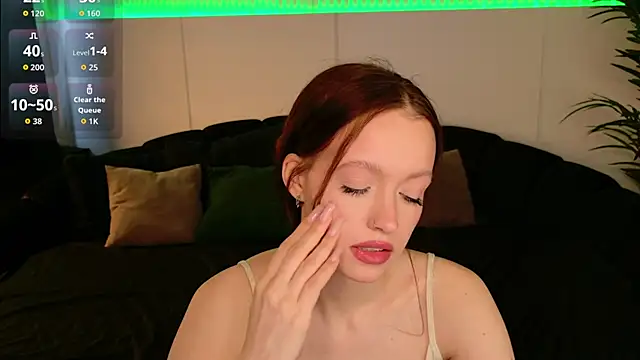 Snapshot of SallyPinkman chatting on February 17, 9:17 am SallyPinkman online show from February 17, 9:17 am