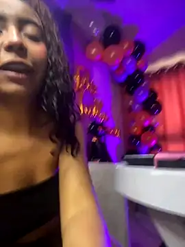 PrettyTiana  online show from October 9, 7:12 pm