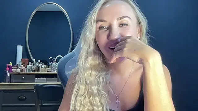 Snapshot of Somirah chatting on September 18, 6:43 pm Somirah online show from September 18, 6:43 pm