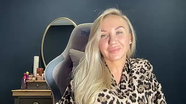 Snapshot of Somirah chatting on September 21, 5:36 pm Somirah online show from September 21, 5:36 pm