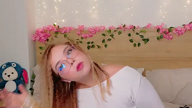 Lilith Bonheur online show from October 30, 8:31 pm