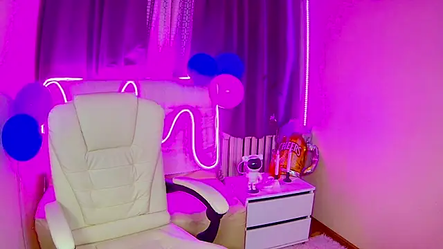 EmmaEllison online show from September 25, 11:58 am