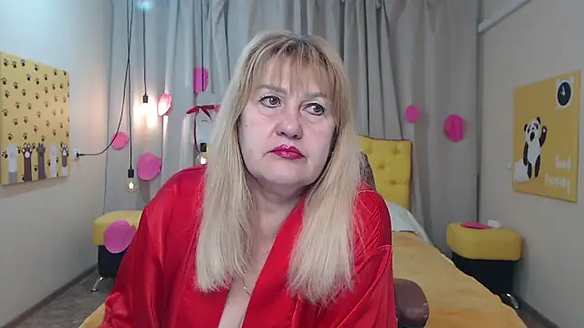 Snapshot of EmmaEllison chatting on April 14, 6:41 am EmmaEllison online show from April 14, 6:41 am