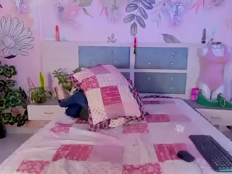 Snapshot of sweet_lulu_sofia chatting on October 1, 6:08 am sweet lulu sofia online show from October 1, 6:08 am