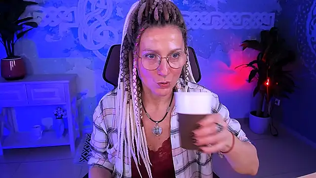 Snapshot of UmaSpace chatting on February 15, 7:51 am UmaSpace online show from February 15, 7:51 am