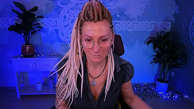 Snapshot of UmaSpace chatting on March 21, 8:19 am UmaSpace online show from March 21, 8:19 am