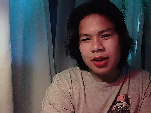 Huntrix2025 online show from December 13, 10:04 pm