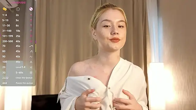 Snapshot of Flirty_lee chatting on October 2, 2:13 pm Flirty lee online show from October 2, 2:13 pm