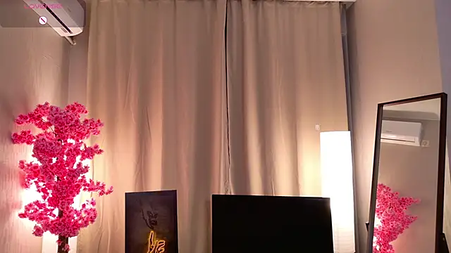 Snapshot of Flirty_lee chatting on November 11, 2:06 pm Flirty lee online show from November 11, 2:06 pm