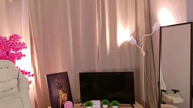 Snapshot of Flirty_lee chatting on December 20, 2:24 pm Flirty lee online show from December 20, 2:24 pm