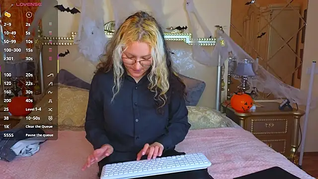 JuicyLullu online show from October 19, 5:52 am