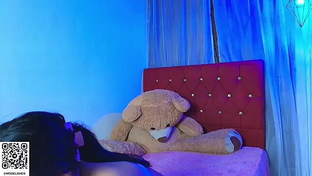 Snapshot of lisa_andruu chatting on October 23, 1:43 pm lisa andruu online show from October 23, 1:43 pm