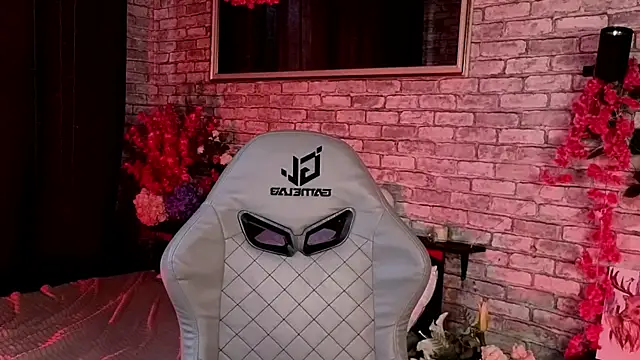 AdeliceLenoir online show from September 28, 5:57 am