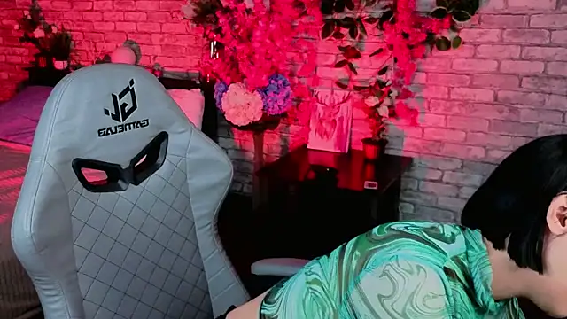 AdeliceLenoir online show from October 14, 1:45 pm