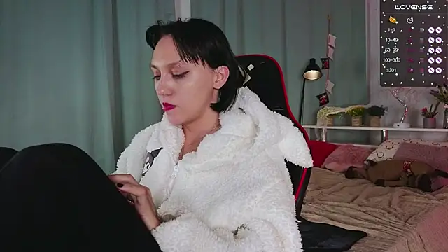 AdeliceLenoir online show from October 18, 5:46 pm