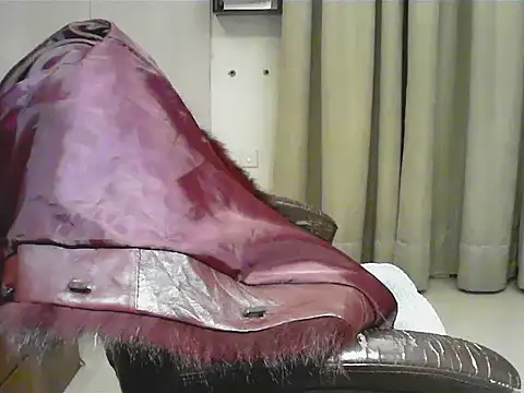 short girl  online show from January 18, 1:26 pm