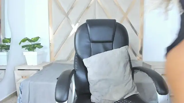 angelkyraasm online show from July 8, 12:42 pm