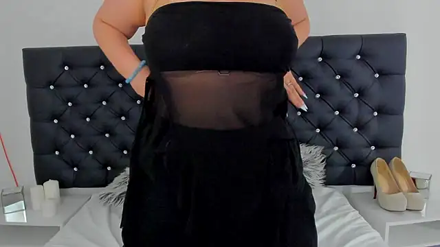 Snapshot of LunaWetPussy chatting on May 14, 4:03 pm LunaWetPussy online show from May 14, 4:03 pm