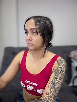 Snapshot of Isabella-Teen chatting on February 13, 1:23 am Isabella-Teen online show from February 13, 1:23 am