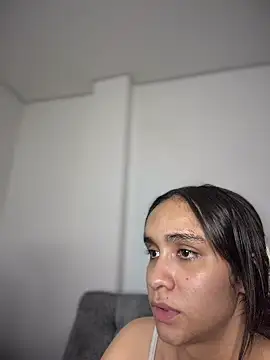 Snapshot of Isabella-Teen chatting on February 14, 1:46 am Isabella-Teen online show from February 14, 1:46 am