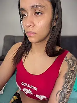 Snapshot of Isabella-Teen chatting on February 24, 2:09 am Isabella-Teen online show from February 24, 2:09 am