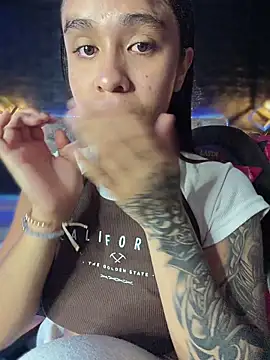 Snapshot of Isabella-Teen chatting on March 6, 1:57 am Isabella-Teen online show from March 6, 1:57 am