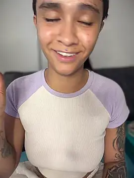 Snapshot of Isabella-Teen chatting on March 10, 2:05 am Isabella-Teen online show from March 10, 2:05 am