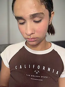 Snapshot of Isabella-Teen chatting on March 11, 1:55 am Isabella-Teen online show from March 11, 1:55 am