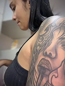 Snapshot of Isabella-Teen chatting on March 27, 1:22 am Isabella-Teen online show from March 27, 1:22 am