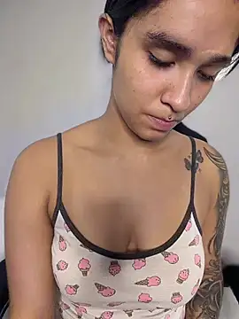 Snapshot of Isabella-Teen chatting on April 8, 2:11 am Isabella-Teen online show from April 8, 2:11 am