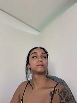 Snapshot of Isabella-Teen chatting on April 13, 1:55 am Isabella-Teen online show from April 13, 1:55 am