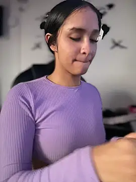 Snapshot of Isabella-Teen chatting on May 3, 1:50 pm Isabella-Teen online show from May 3, 1:50 pm