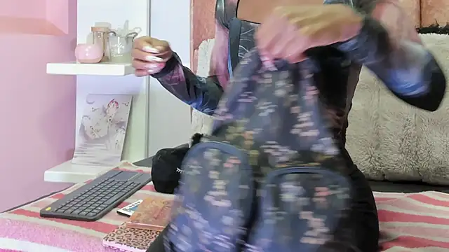 alix noa online show from October 4, 8:40 pm